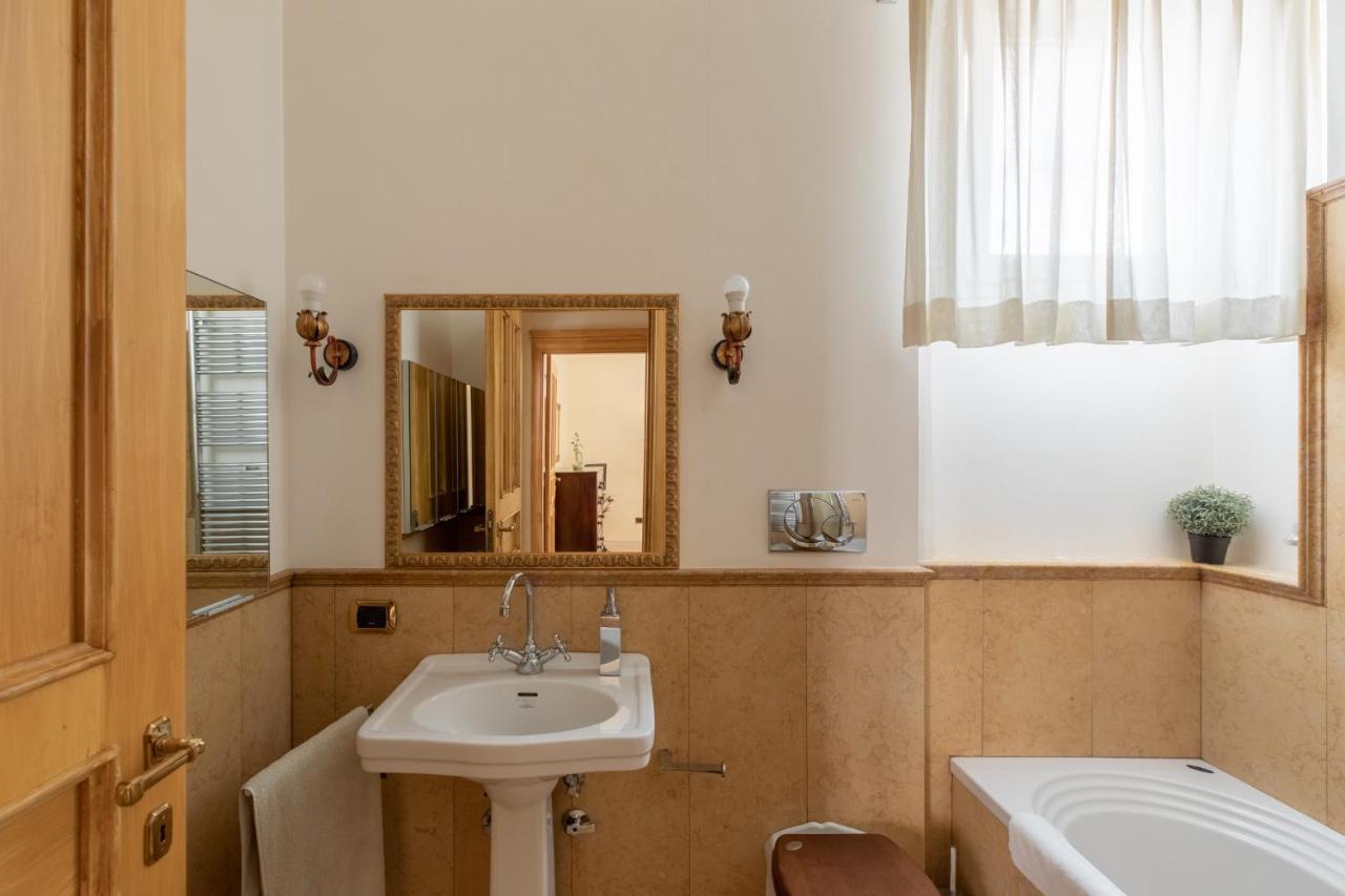 Iflat Elegant And Luxury Apartment Near Pantheon โรม ภายนอก รูปภาพ